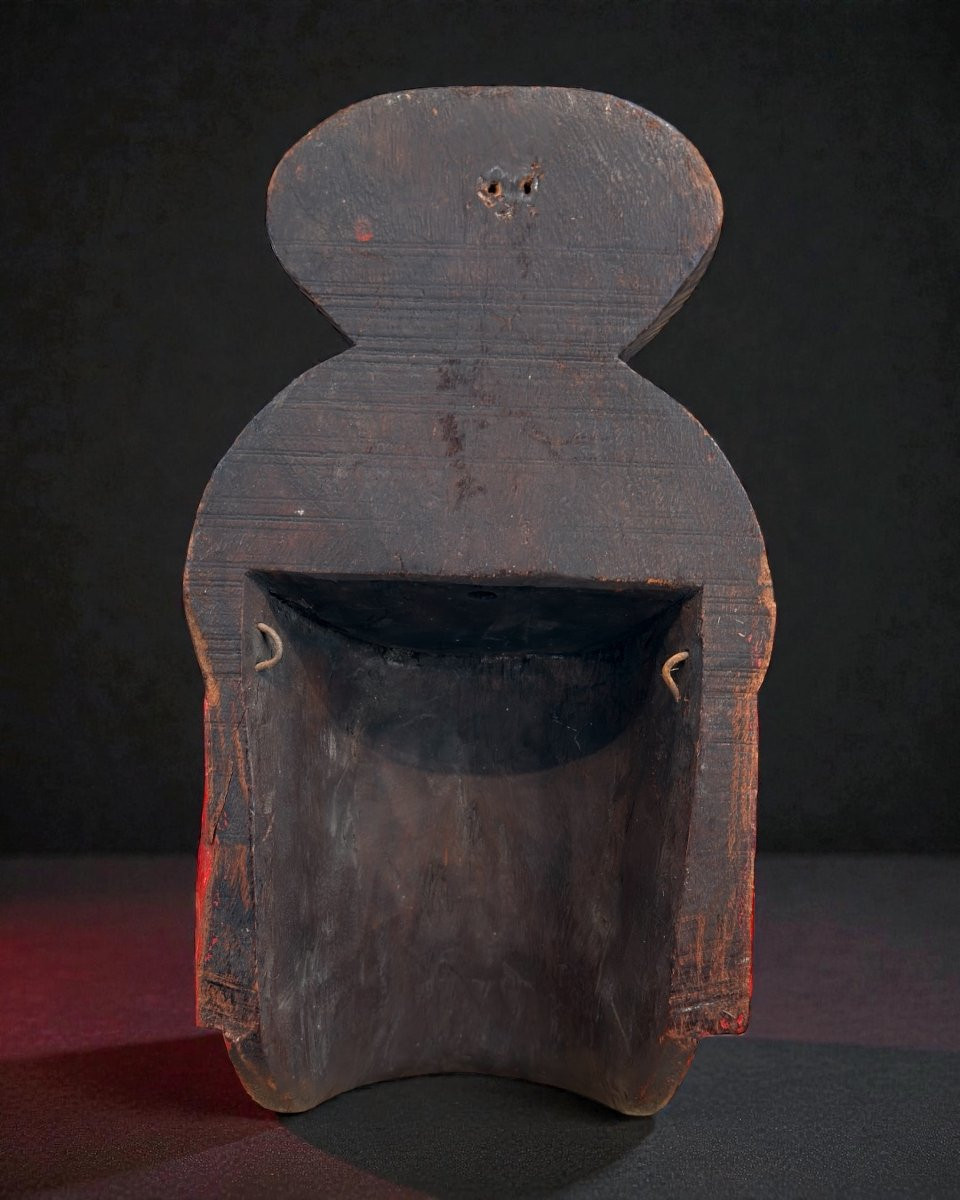 Masque oriental en bois laqué - Début du XXe siècle-photo-1